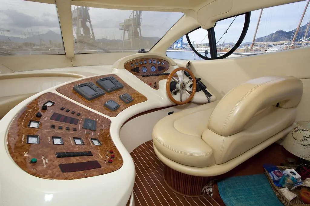 Tekne Azimut 46 Otel Palermo