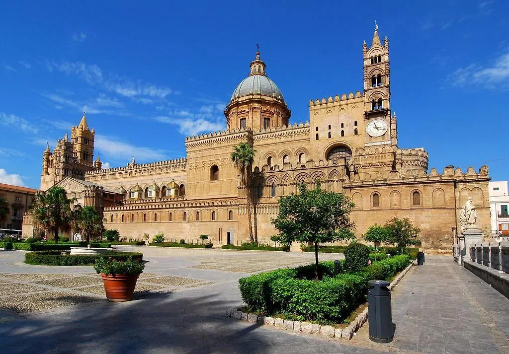 Azimut 46 Hotell Palermo Båthotell