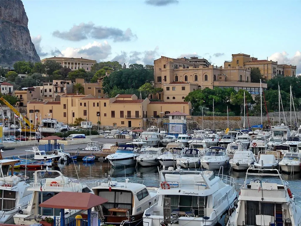 Tekne Azimut 46 Otel Palermo