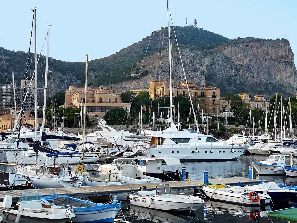 Azimut 46 Otel Palermo İtalya